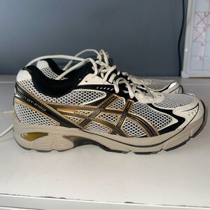 ASICS Men's GT-2160 White and Gold Athletic Shoes